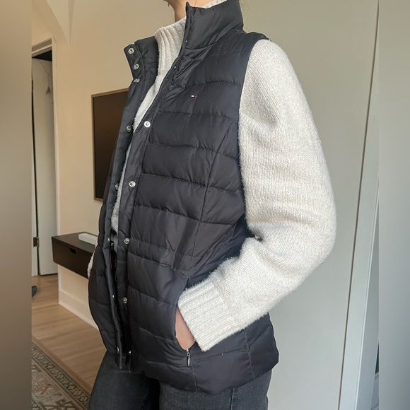 Tommy Hilfiger Puffer Vest, US size small - Picture 2 of 4